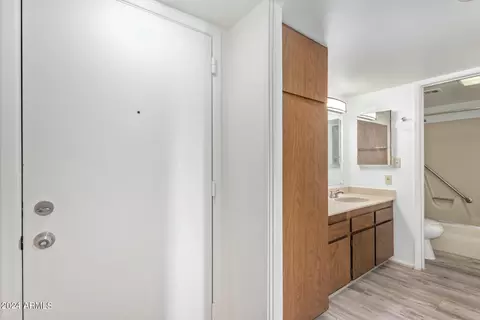 Entry Way - 3033 E Devonshire Ave #2036, Phoenix, AZ 85016 photo 2 of 5
