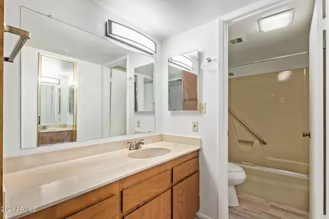 Bath - 3033 E Devonshire Ave #2036, Phoenix, AZ 85016 photo 2 of 3