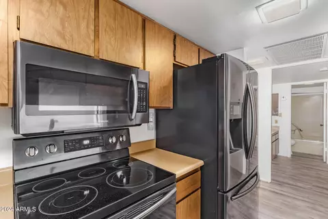 Kitchen - 3033 E Devonshire Ave #2036, Phoenix, AZ 85016 photo 1 of 3