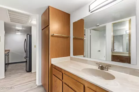 Bath - 3033 E Devonshire Ave #2036, Phoenix, AZ 85016 photo 1 of 3