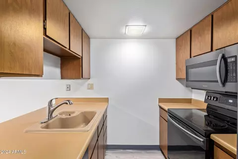 Kitchen - 3033 E Devonshire Ave #2036, Phoenix, AZ 85016 photo 2 of 3