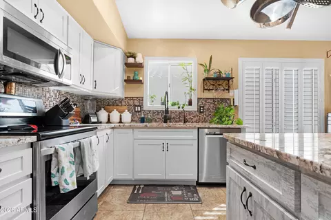 Kitchen - 1513 W Shellfish Dr, Gilbert, AZ 85233 photo 2 of 5