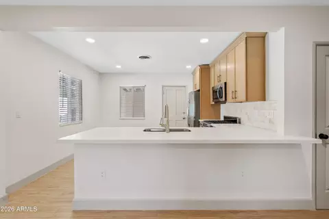 Kitchen - 610 E San Juan Ave, Phoenix, AZ 85012 photo 3 of 5