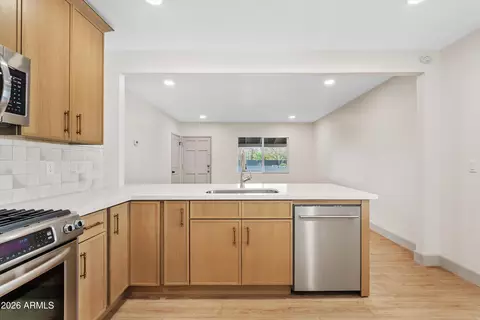 Kitchen - 610 E San Juan Ave, Phoenix, AZ 85012 photo 5 of 5