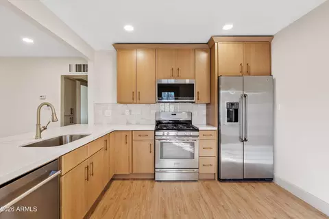 Kitchen - 610 E San Juan Ave, Phoenix, AZ 85012 photo 1 of 5