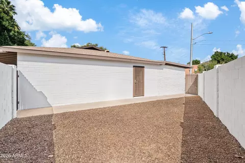 Exterior - 610 E San Juan Ave, Phoenix, AZ 85012 photo 2 of 4