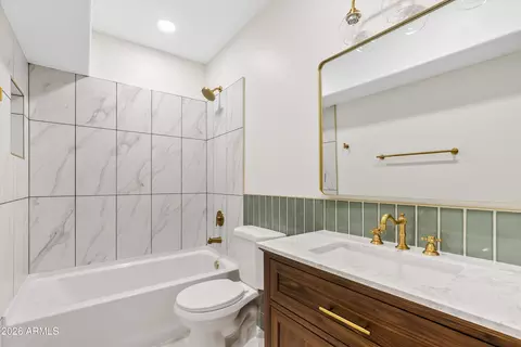 Bath - 610 E San Juan Ave, Phoenix, AZ 85012 photo 3 of 4