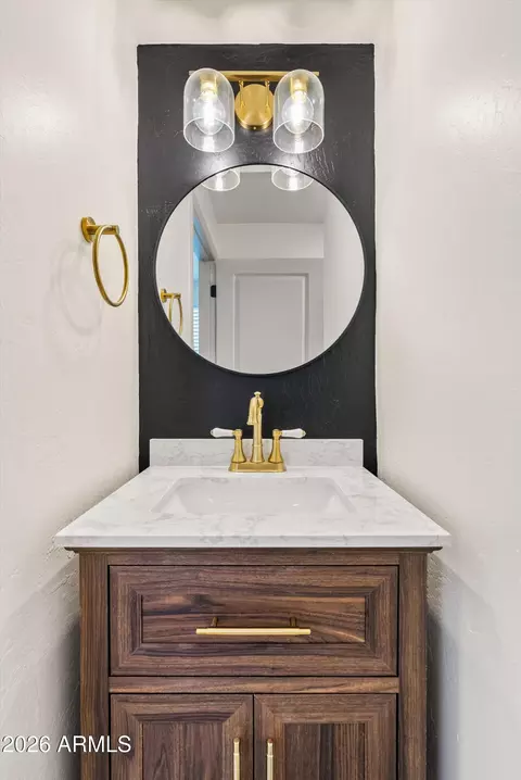 Bath - 610 E San Juan Ave, Phoenix, AZ 85012 photo 1 of 4