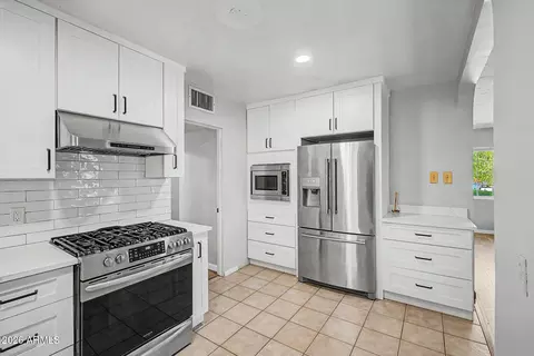 Kitchen - 4232 N 10th St, Phoenix, AZ 85014 photo 3 of 4