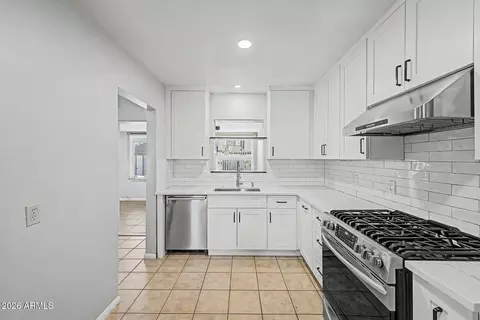 Kitchen - 4232 N 10th St, Phoenix, AZ 85014 photo 4 of 4