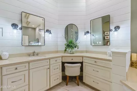 Bath - 3924 E Norcroft Cir, Mesa, AZ 85215 photo 3 of 10