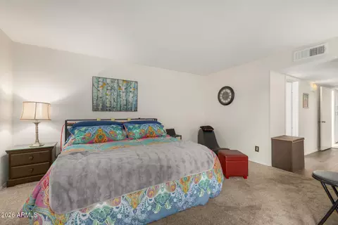 Bedroom - 2707 E Shaw Butte Dr, Phoenix, AZ 85028 photo 2 of 4