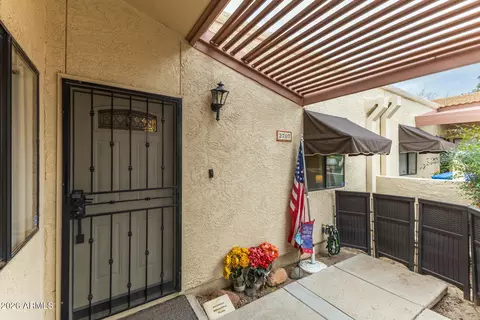 Exterior - 2707 E Shaw Butte Dr, Phoenix, AZ 85028 photo 3 of 9