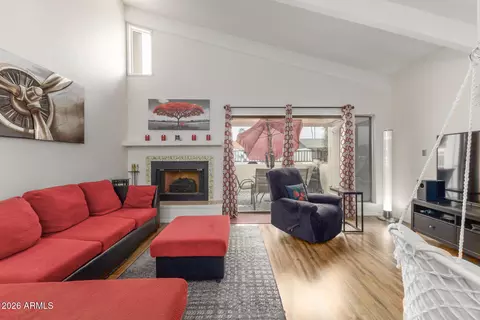 Living - 2707 E Shaw Butte Dr, Phoenix, AZ 85028 photo 2 of 4