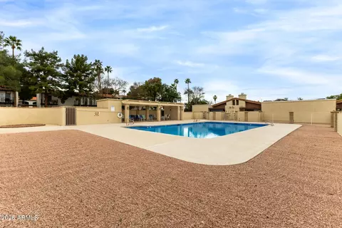 Exterior - 2707 E Shaw Butte Dr, Phoenix, AZ 85028 photo 6 of 9