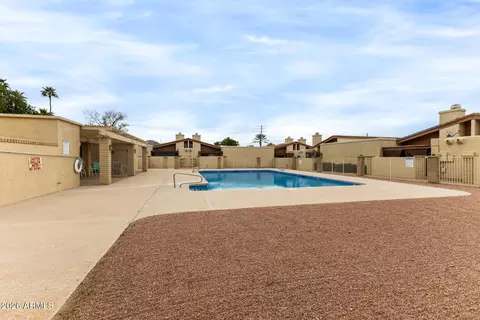 Exterior - 2707 E Shaw Butte Dr, Phoenix, AZ 85028 photo 7 of 9