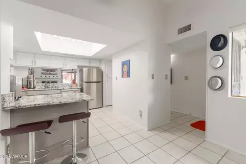 Kitchen - 2707 E Shaw Butte Dr, Phoenix, AZ 85028 photo 1 of 4