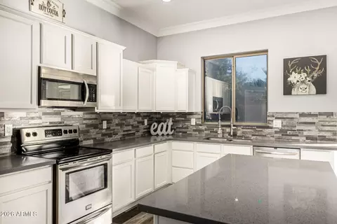 Kitchen - 3283 E Red Oak Ln, Gilbert, AZ 85297 photo 4 of 6