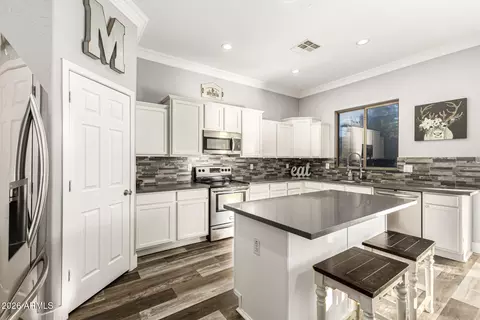 Kitchen - 3283 E Red Oak Ln, Gilbert, AZ 85297 photo 3 of 6