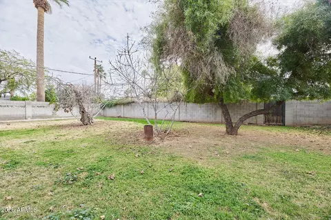 Exterior - 327 E Medlock Dr, Phoenix, AZ 85012 photo 2 of 5