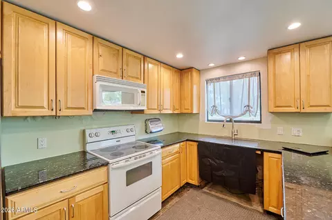 Kitchen - 327 E Medlock Dr, Phoenix, AZ 85012 photo 3 of 4