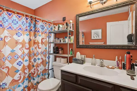 Bath - 3462 E Hearn Rd, Phoenix, AZ 85032 photo 1 of 3