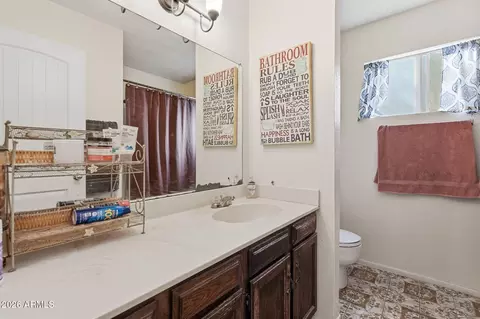 Bath - 3462 E Hearn Rd, Phoenix, AZ 85032 photo 2 of 3