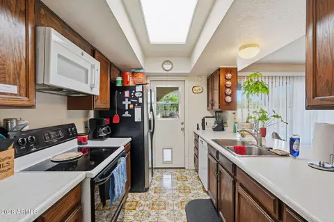 Kitchen - 3462 E Hearn Rd, Phoenix, AZ 85032 photo 5 of 5