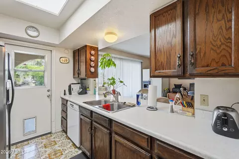 Kitchen - 3462 E Hearn Rd, Phoenix, AZ 85032 photo 3 of 5