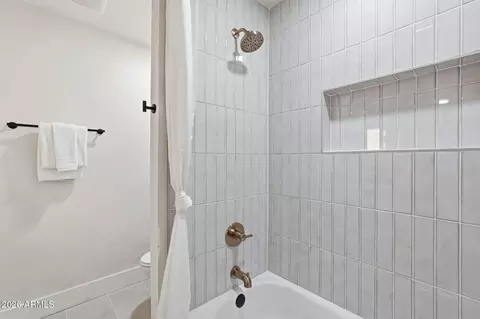 Bath - 3423 E Beryl Ln, Phoenix, AZ 85028 photo 4 of 4
