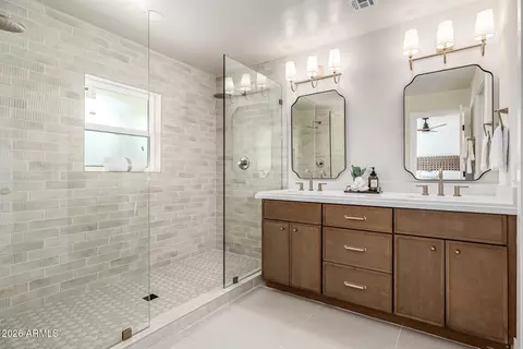 Bath - 3423 E Beryl Ln, Phoenix, AZ 85028 photo 1 of 4