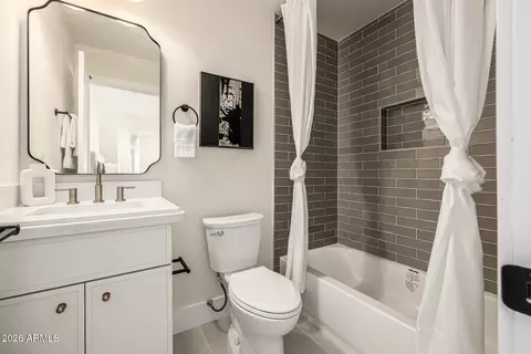 Bath - 3423 E Beryl Ln, Phoenix, AZ 85028 photo 2 of 4