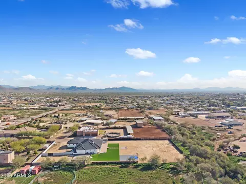 View/Area - 1617 W Maddock Rd, Phoenix, AZ 85086 photo 4 of 5