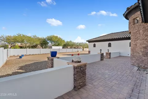 Exterior - 1617 W Maddock Rd, Phoenix, AZ 85086 photo 3 of 8