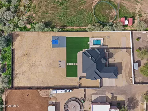 View/Area - 1617 W Maddock Rd, Phoenix, AZ 85086 photo 2 of 5