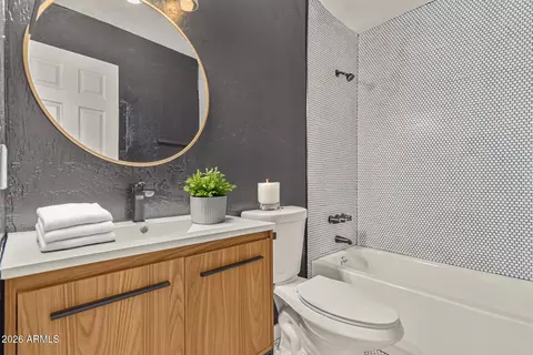 Bath - 1102 E Pierce St, Phoenix, AZ 85006 photo 1 of 1
