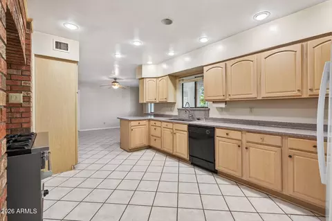 Kitchen - 7730 N 7th Ave, Phoenix, AZ 85021 photo 1 of 2