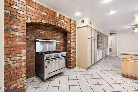 Kitchen - 7730 N 7th Ave, Phoenix, AZ 85021 photo 2 of 2