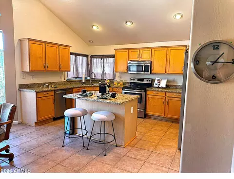 Kitchen - 11058 E Cholla Rd, Mesa, AZ 85207 photo 2 of 3