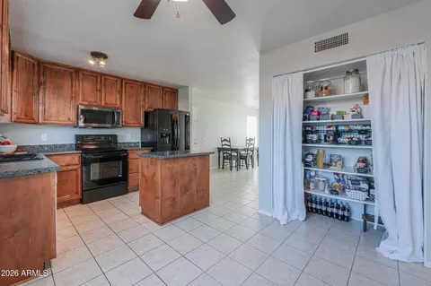 Kitchen - 1214 E Hearne Way, Gilbert, AZ 85234 photo 4 of 6