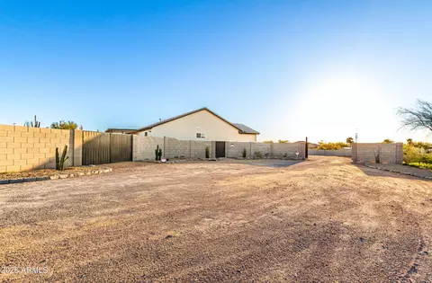 Exterior - 990 N Muleshoe Rd, Apache Junction, AZ 85119 photo 4 of 5