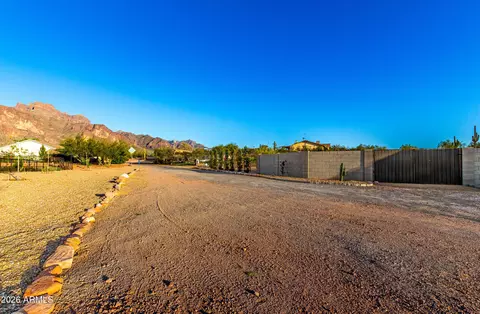 Exterior - 990 N Muleshoe Rd, Apache Junction, AZ 85119 photo 3 of 5