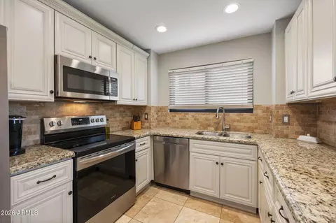 Kitchen - 1709 E Watercress Ln, Gilbert, AZ 85234 photo 3 of 3