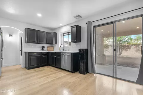 Kitchen - 1810 E Milky Way, Gilbert, AZ 85295 photo 4 of 6