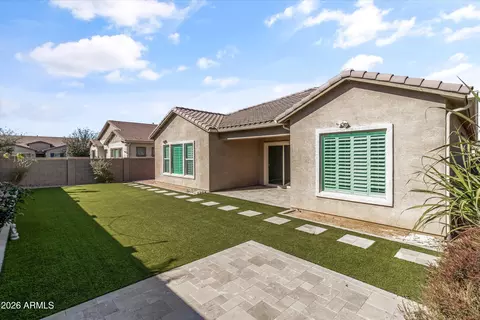 Exterior - 1073 E Holland Park Dr, Gilbert, AZ 85297 photo 5 of 6