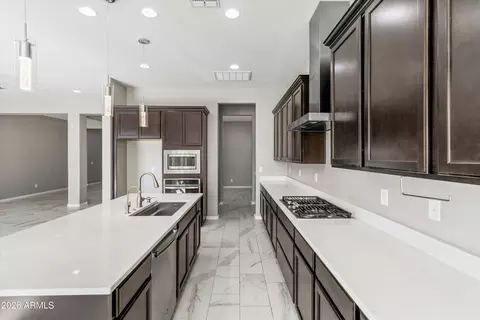 Entry Way - 1073 E Holland Park Dr, Gilbert, AZ 85297 photo 4 of 6