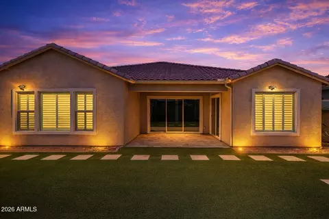 Exterior - 1073 E Holland Park Dr, Gilbert, AZ 85297 photo 2 of 6