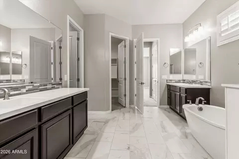 Bath - 1073 E Holland Park Dr, Gilbert, AZ 85297 photo 3 of 5
