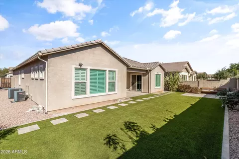 Exterior - 1073 E Holland Park Dr, Gilbert, AZ 85297 photo 6 of 6