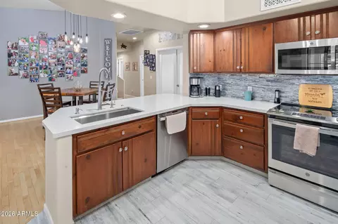 Kitchen - 42331 N 3rd St, Phoenix, AZ 85086 photo 2 of 2